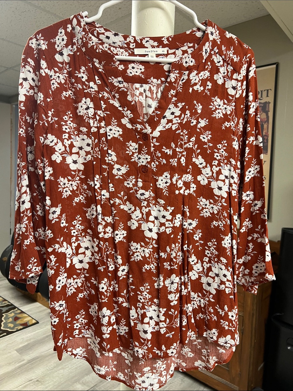 Fun2Fun Rust and White Floral Button-Front Tunic sz xs